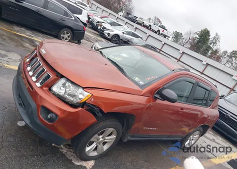 2012 Jeep Compass Latitude z USA, uszkodzony, nr VIN 1C4NJDEB4CD633053